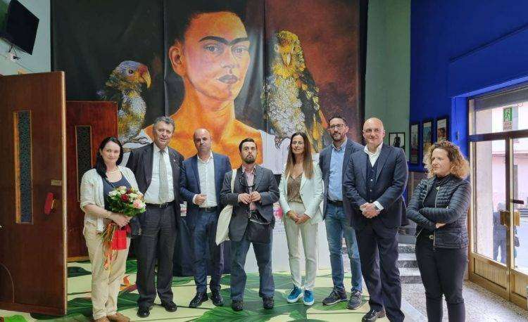Ambasciatore del Messico in Italia visita a Bitti mostra su Frida Kahlo