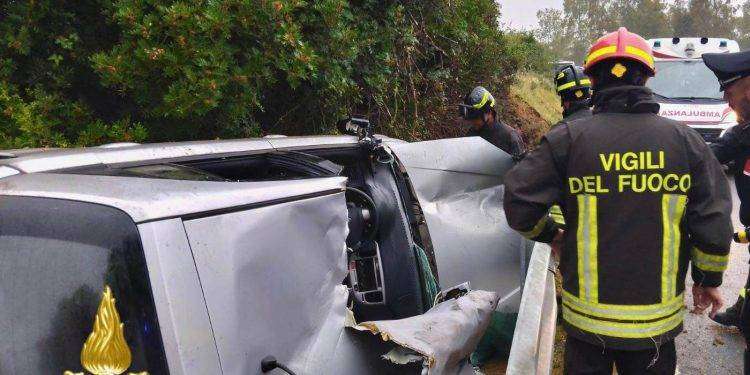 Olbia, grave incidente vicino al Mater: perde il controllo dell’auto e si ribalta incastrandosi nell’abitacolo