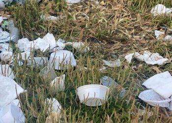 Cagliari, il Poetto abbandonato e sporco: le immagini della vergogna