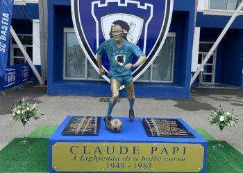 Claude Papi, autentica icona del Bastia e della Corsica: inaugurata statua allo stadio