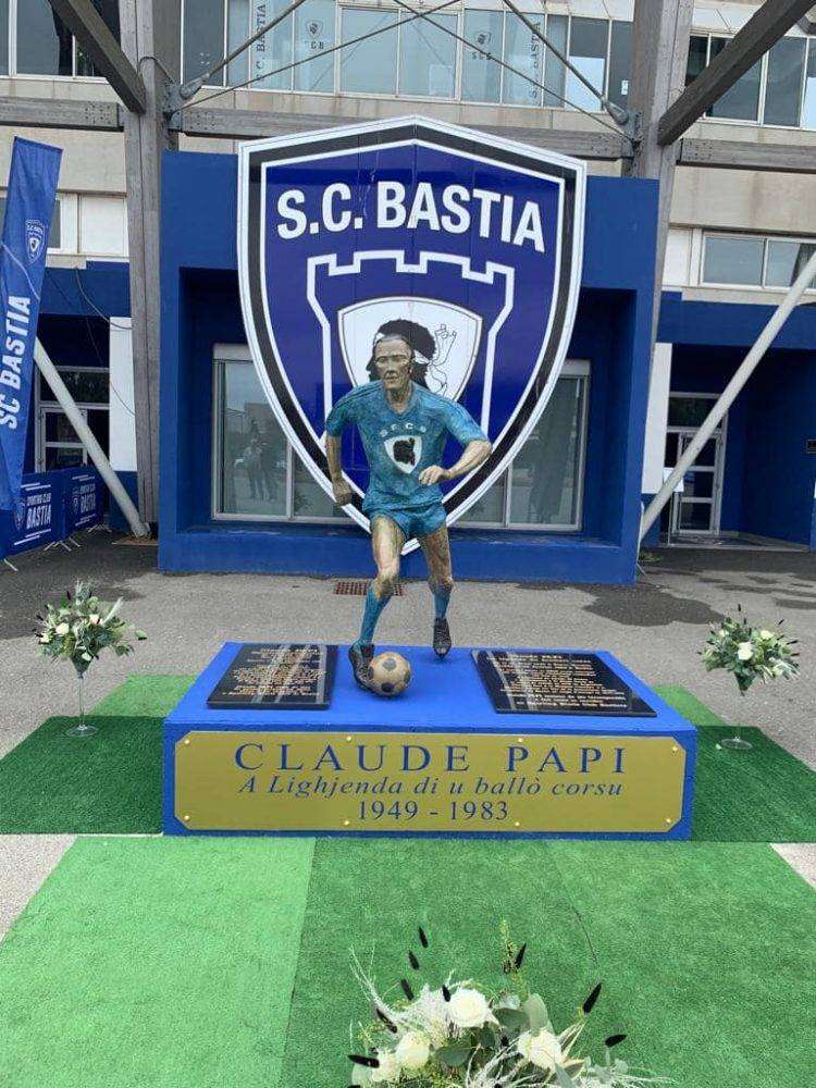 Claude Papi, autentica icona del Bastia e della Corsica: inaugurata statua allo stadio