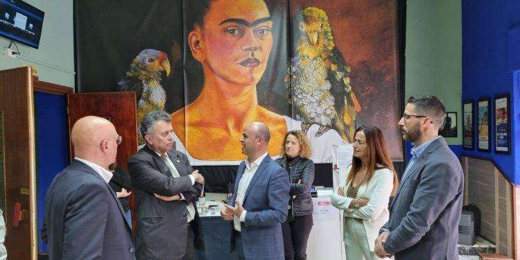 Ambasciatore del Messico in Italia visita a Bitti mostra su Frida Kahlo