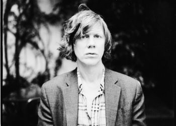 Thurston Moore, la leggenda del rock alternativo statunitense dal vivo in Sardegna a luglio