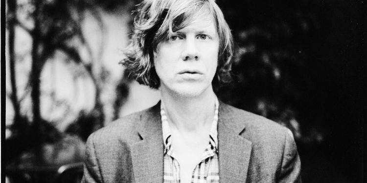 Thurston Moore, la leggenda del rock alternativo statunitense dal vivo in Sardegna a luglio