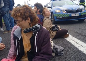 Ultima Generazione blocca il traffico in direzione aeroporto Fiumicino