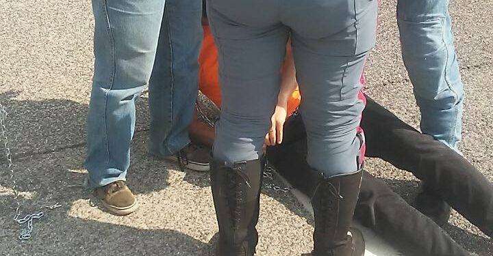 Ultima Generazione, azione dimostrativa durante la tappa del Giro d’Italia