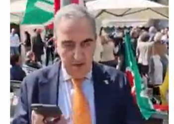 Gasparri: “Mi ha chiamato Ellly Schlein e mi ha redarguito sui colori della cravatta”