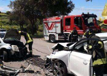 Frontale a Ittiri, due feriti in ospedale: intervento dei Vigili del Fuoco