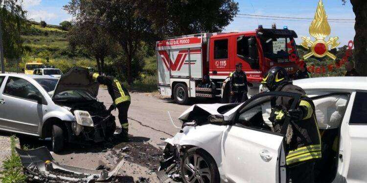 Frontale a Ittiri, due feriti in ospedale: intervento dei Vigili del Fuoco