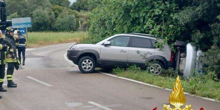 Sassari, scontro tra due auto: estratta conducente dai Vigili del Fuoco