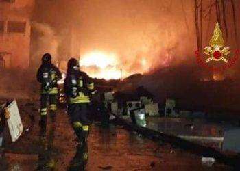 Quartu Sant’Elena, notte di fiamme in una vasta area: spento l’incendio dopo 4 ore