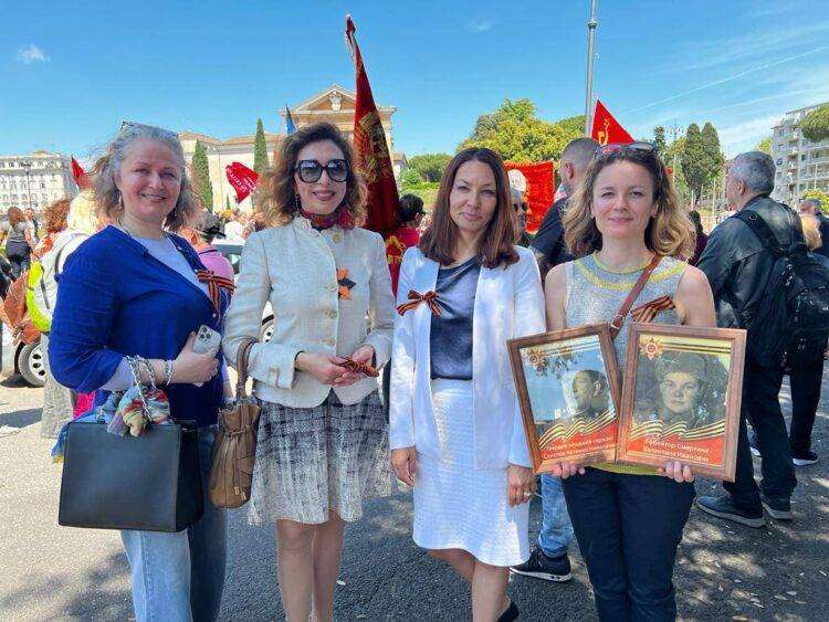 Roma, in piazza russi, ucraini e italiani per ricordare il 78° anniversario della Vittoria nella Grande Guerra Patriottica