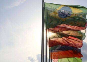 Economia mondiale, finito il monopolio degli Stati Uniti: decine di Nazioni pronte ad aderire alla Brics