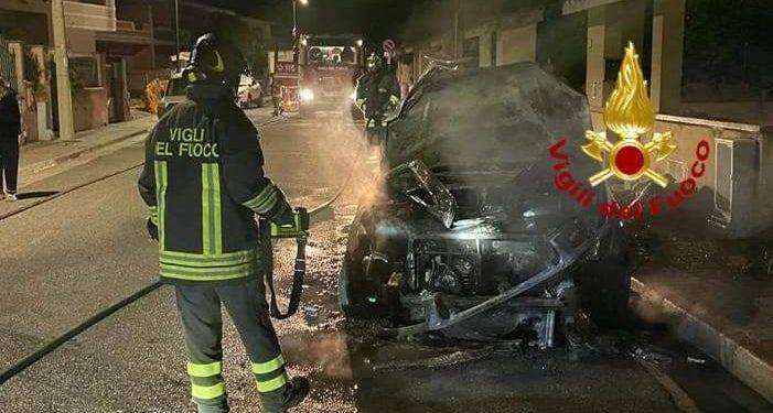 Paura a Nurachi, auto in fiamme nella notte
