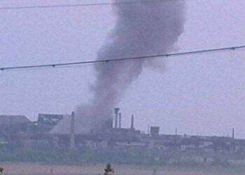 Esplosione a Mariupol, nella zona dell’Azovstal: missili lanciati dalle forze ucraine
