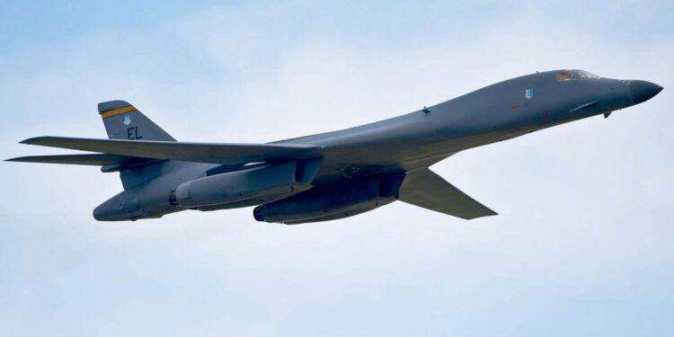 Caccia russi scortano due bombardieri americani lontani dal confine russo nel Mar Baltico