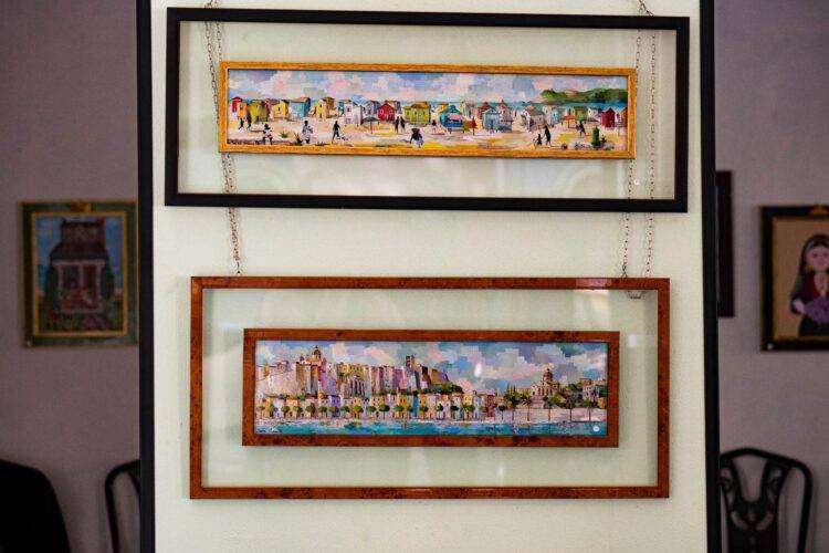 “Pennelli colori e frammenti di carta, naif e collage”, mostra delle artiste Sara Caselli e Cecilia Dallolio: aperta fino al 19 maggio