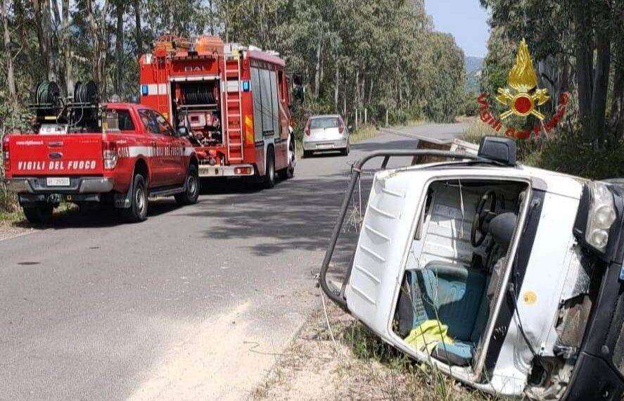 Grave incidente a Castiadas, esce fuori strada con l’ape: ferito trasportato in ospedale