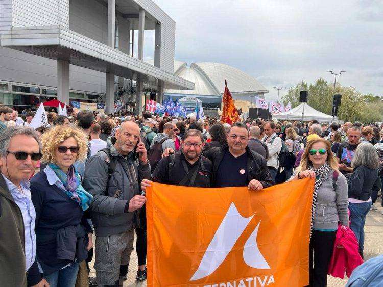 Pesaro, i cittadini in piazza contro il biolaboratorio