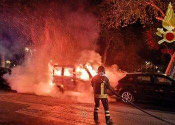 Alghero, furgone in fiamme nella notte