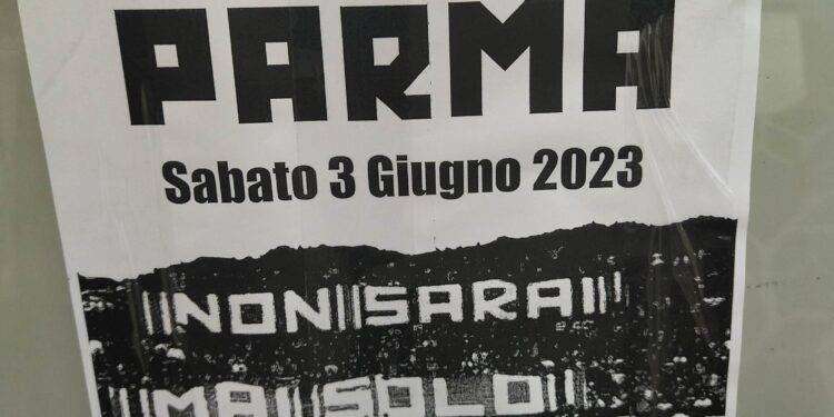 I tifosi rossoblù preparano la decisiva trasferta di Parma