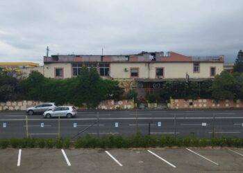 Paura a Selargius, nella notte esplosioni e fiamme alte: distrutta un capannone