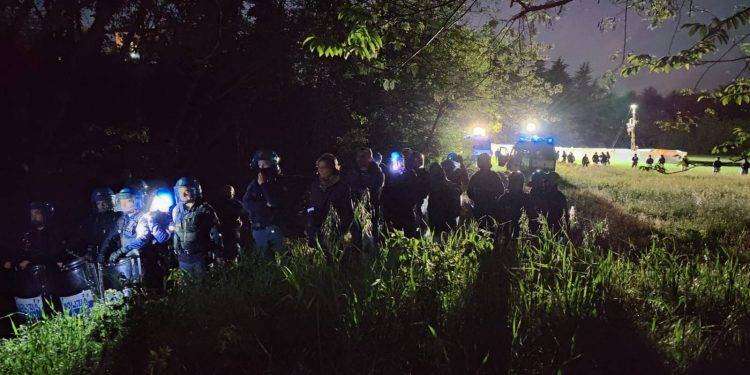 Tensioni in Val di Susa, in azione i NoTav: polizia in assetto antisommossa