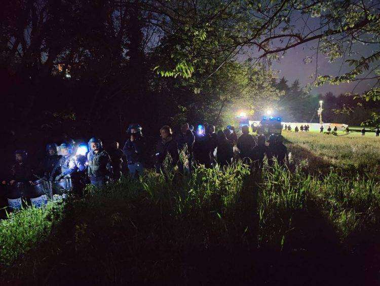 Tensioni in Val di Susa, in azione i NoTav: polizia in assetto antisommossa