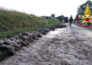 Ondata di maltempo sul centro Sardegna, fango sulle strade: Vvf e Polizia in azione