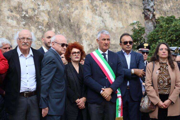 Alghero: una stele in memoria dei pescatori algheresi morti 80 anni fa a seguito di un attacco aereo