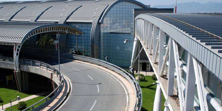 Aeroporto di Elmas, l’Assessore Moro alla Sogaer: “Pochi parcheggi, trovare soluzioni adeguate per tutelare passeggeri e Ncc”