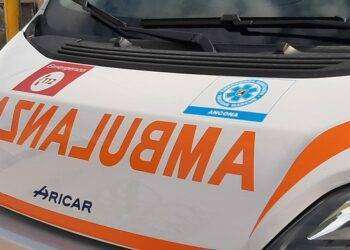 Cade in un compattatore di rifiuti e muore nel Sulcis