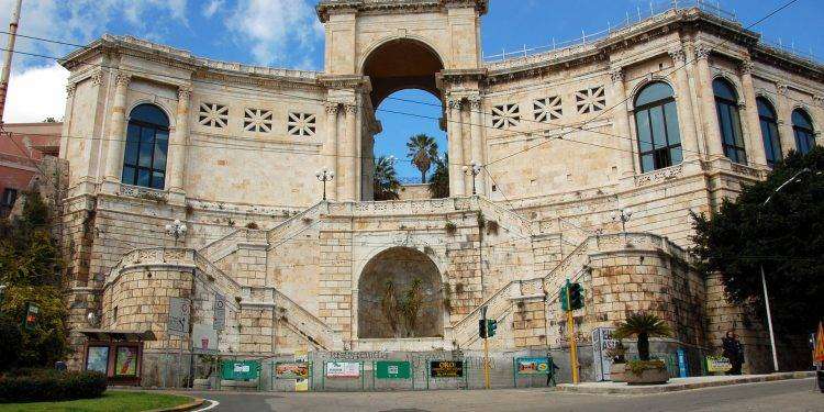 Cagliari, temporaneamente fuori servizio l’ascensore del Bastione di Saint Remy