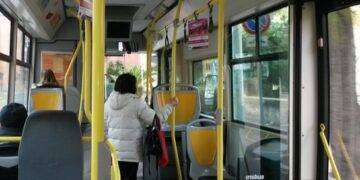 Terrore in centro a Quartu, malore per autista del Ctm: il bus travolge tutto