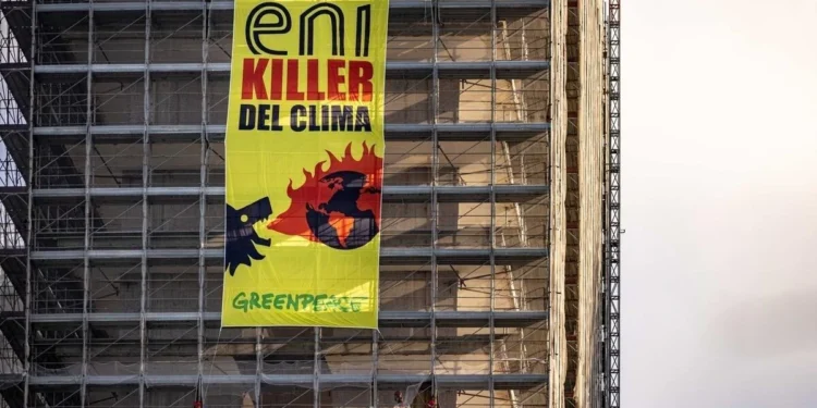 Causa civile contro Eni presentata da Greenpeace Italia, ReCommon e 12 cittadine e cittadini italiani