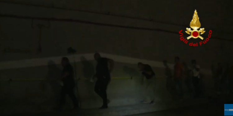 Paura a Bonorva per un treno passeggeri in fiamme dentro la galleria: esercitazione dei Vigili del Fuoco