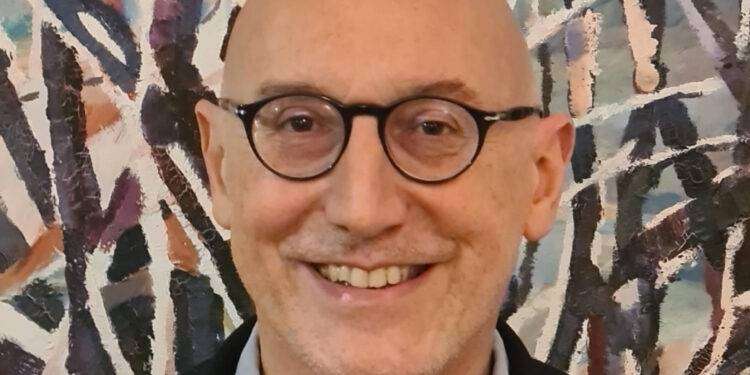 Giovedì 11 maggio, nel padiglione Tavolara di Sassari, Eugenio Annicchiarico ospite di Éntula