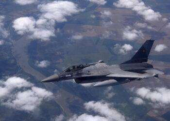 Mosca, ‘l’Occidente corre rischi colossali inviando F-16 a Kiev’