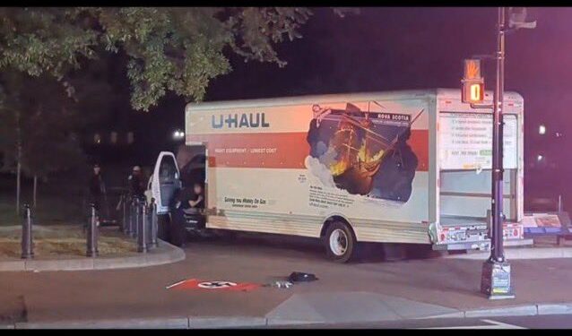 Paura a Washington, furgone si schianta contro le barriere della Casa Bianca