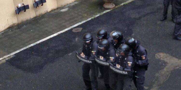 Terrore a Roma, auto forza un varco in Vaticano: ispettore spara