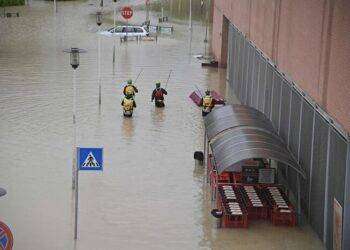 Emilia Romagna, otto le vittime, ci sono anche alcuni dispersi. Una donna trascinata dalla piena per 20 km