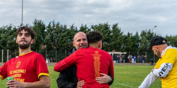 Calcio, l’Alghero saluta il mister Gianni Piras: separazione consensuale tra la società giallorossa e l’allenatore