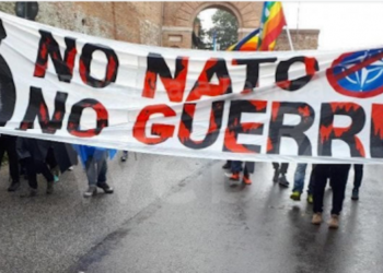 Ravenna, in piazza gli studenti contro le esercitazioni Nato in Sardegna