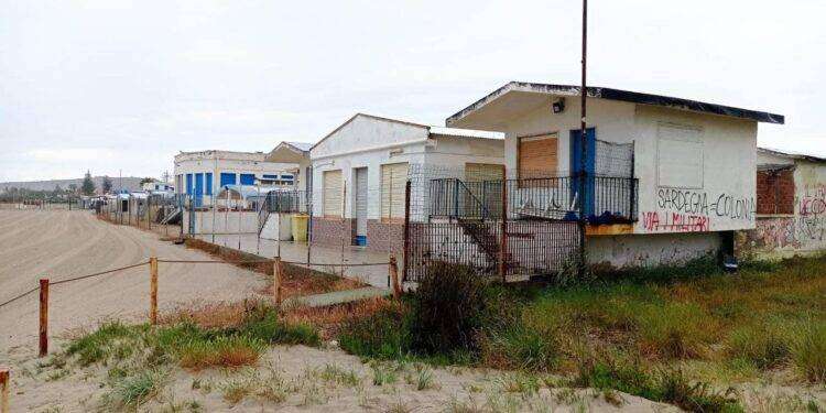 A Foras: “Presenza militare invasiva, occupato parte del Poetto”