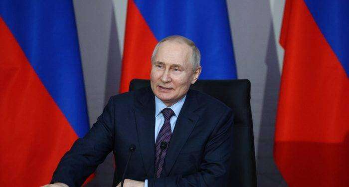 Putin inaugura la nuova rete di tram a Mariupol: la città è in veloce ricostruzione da parte dei russi