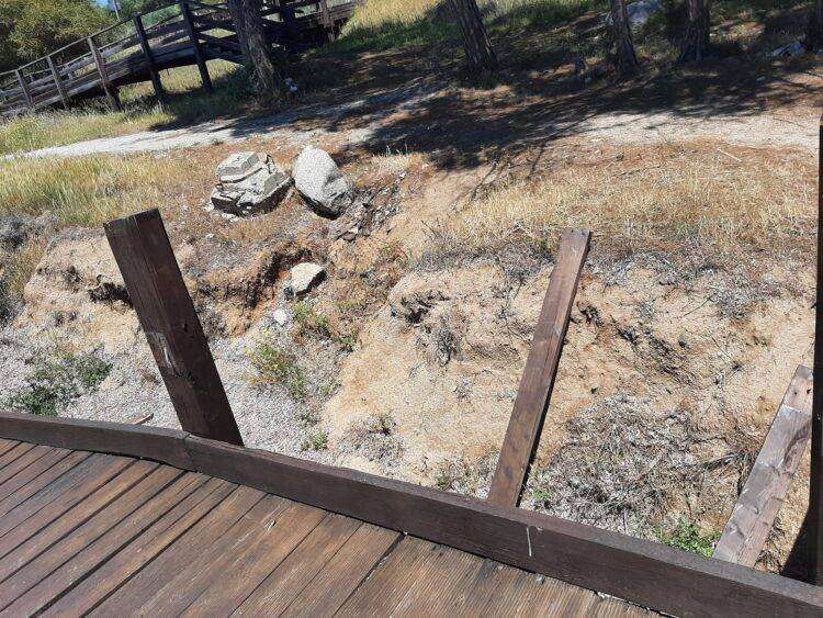 Quartu, vandali in azione: rotta passerella a Is Mortorius