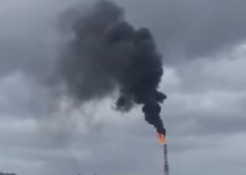 Colonne di fumo nero da impianto Saras: proteste dei cittadini