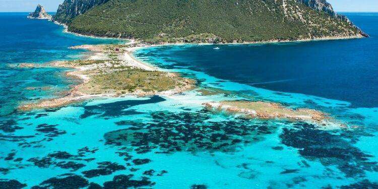 Costruito ecomostro in riva al mare a Tavolara per le nozze del principe di Giordania