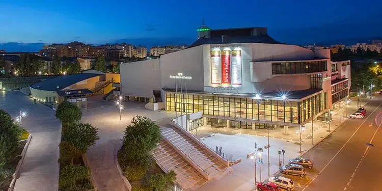 Blitz al Teatro Lirico di Cagliari, inchiesta su assunzioni pilotate e assenteismo: sequestrati computer