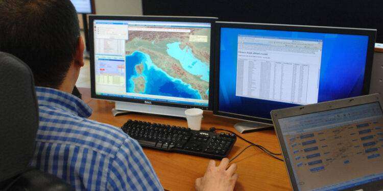 Tremano i Campi Flegrei, avvertita una scossa di magnitudo 3,4